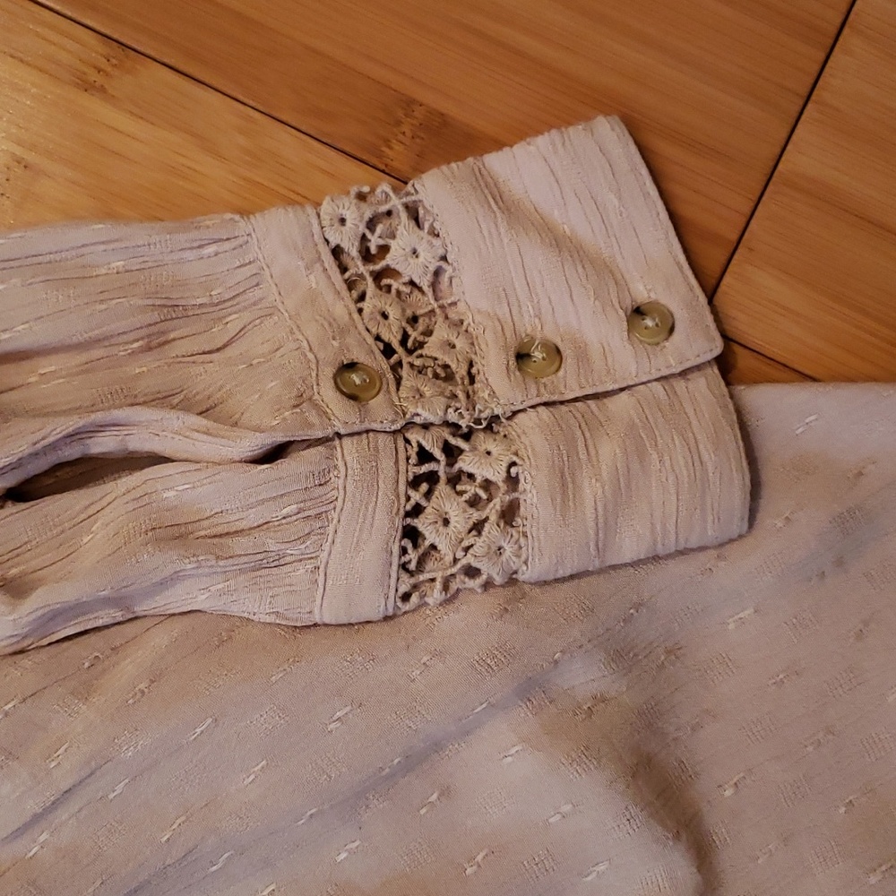 Button down blouce - Picture 9 of 10